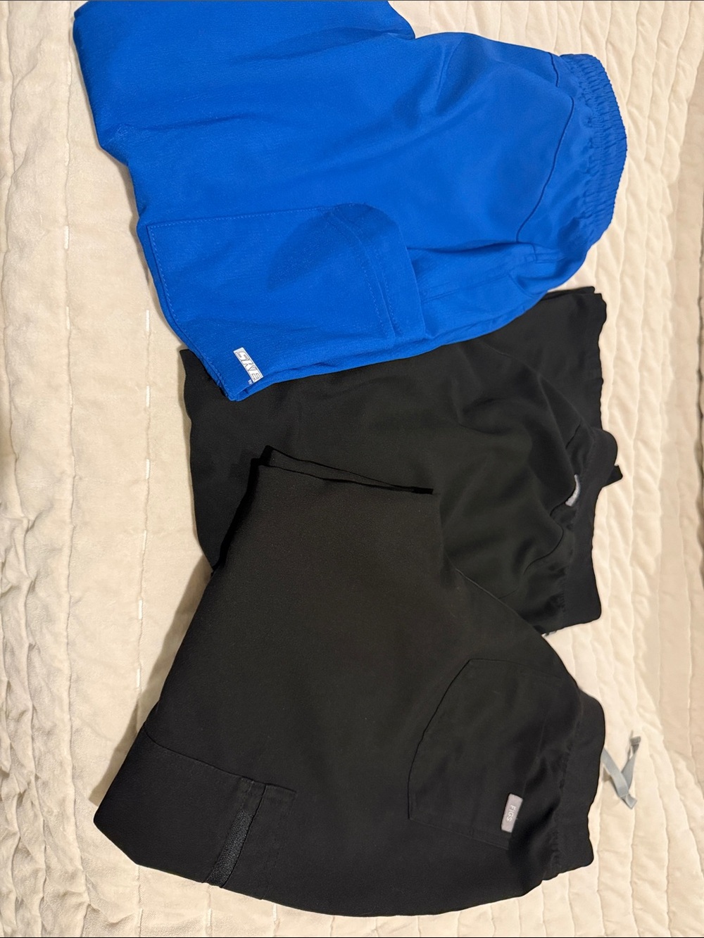 FIGS and Skechers small petite scrub bottoms